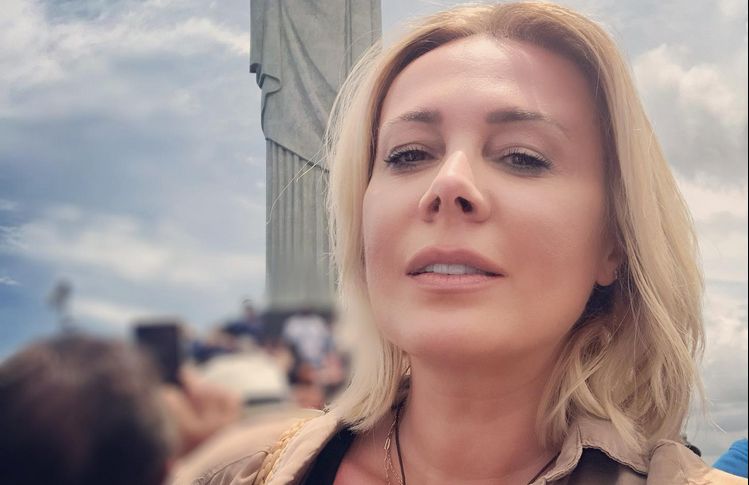 FOTO / Cum arăta Dana Săvuică în anii studenției. ”Le-am scos acum la lumină”