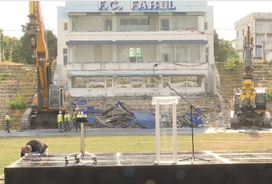 S-a început DEMOLAREA vechiului stadion „Gheorghe Hagi”! Ce anunță edilul Constanței