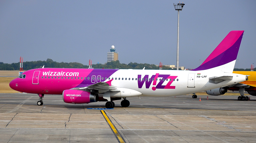 Aproape 150 de pasageri, debarcați, de urgență, dintr-o aeronava Wizz Air. A fost o alarmă cu bombă