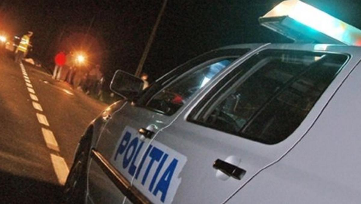 Șapte persoane au ajuns la spital după ce mașina în care se aflau a intrat într-un TIR