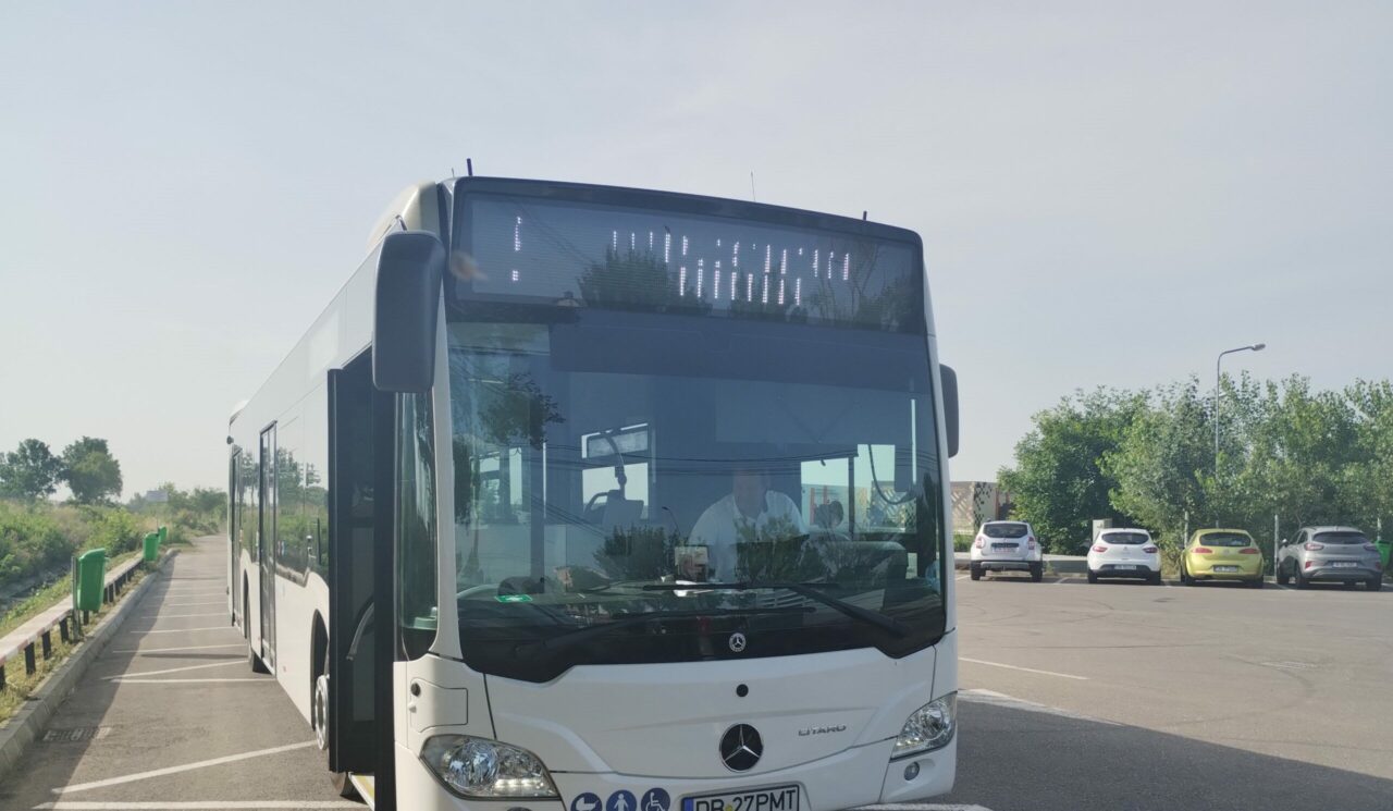 Adolescentă de 16 ani, lovită și amenințată de un ȘOFER de autobuz care vindea bilete la suprapreț