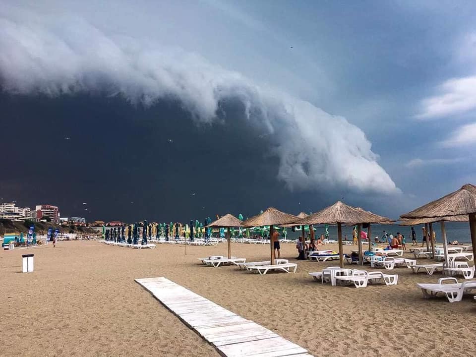 COD ROȘU de vijelie și grindină în Constanța, Ialomița și Călărași / Anunțul ANM care dă fiori turiștilor aflați pe litoral