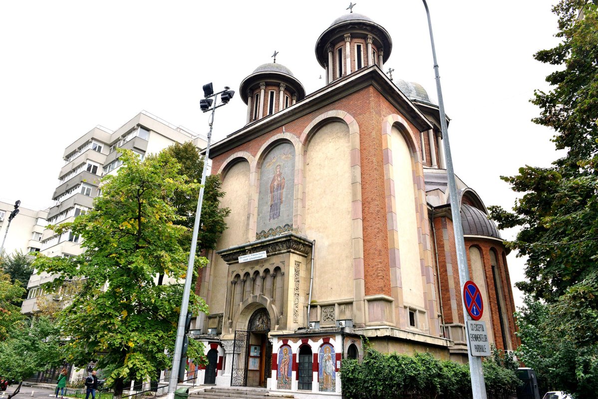 Fragmente osoase, descoperite în PODUL unei biserici