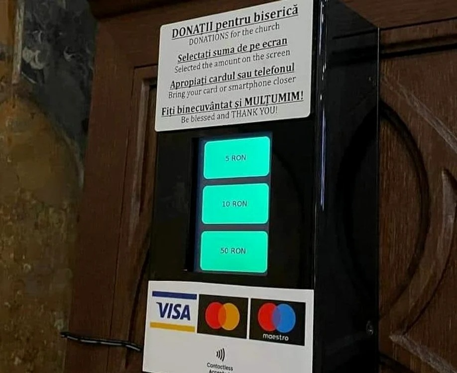Mai multe biserici romano-catolice din Transilvania cer enoriașilor să facă donații la POS, cu cardul contactless
