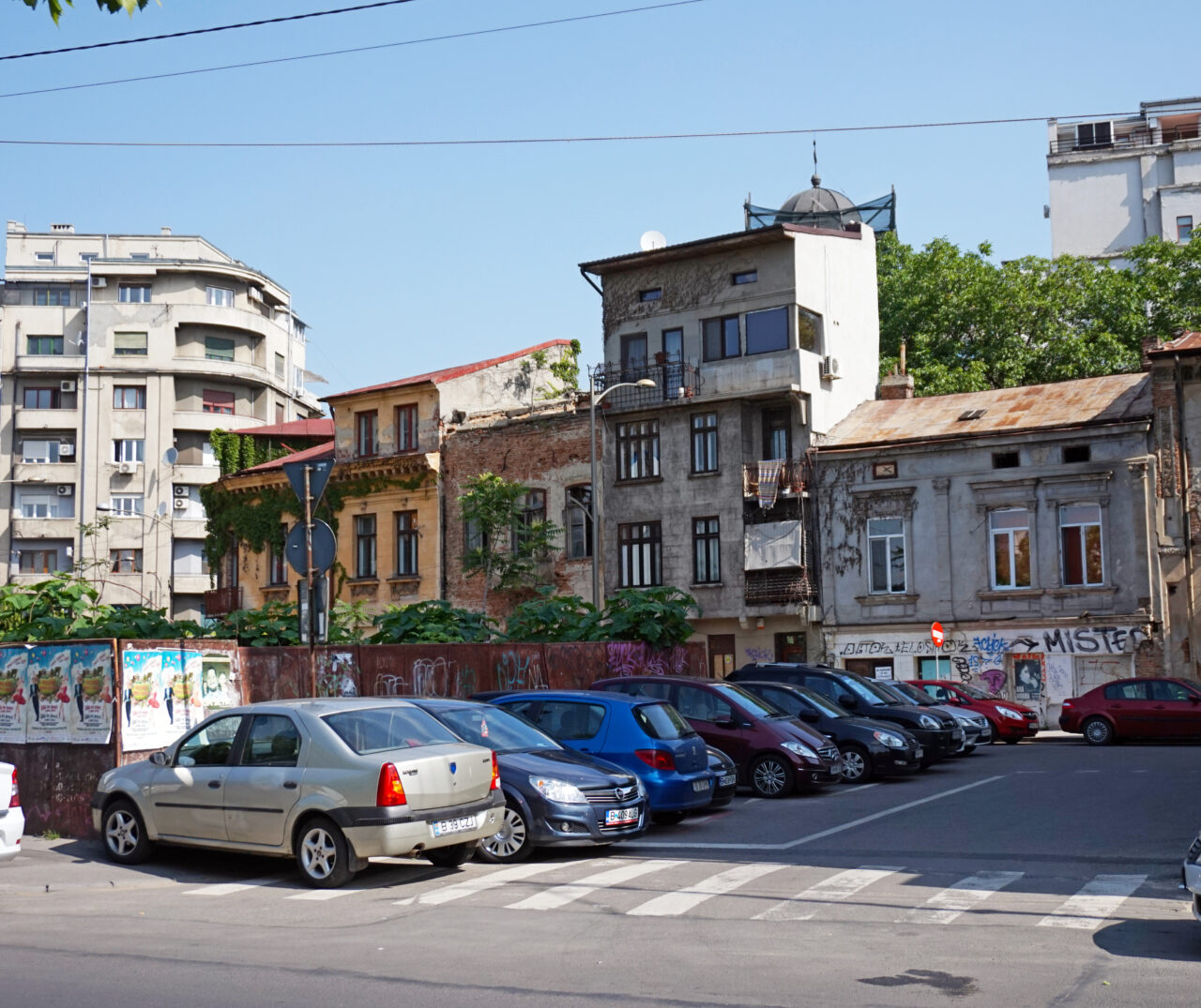 Unde și-a putut parca mașina un bucureștean cu TUPEU. Nimeni nu a mai îndrăznit vreodată! „La umbră, boss”