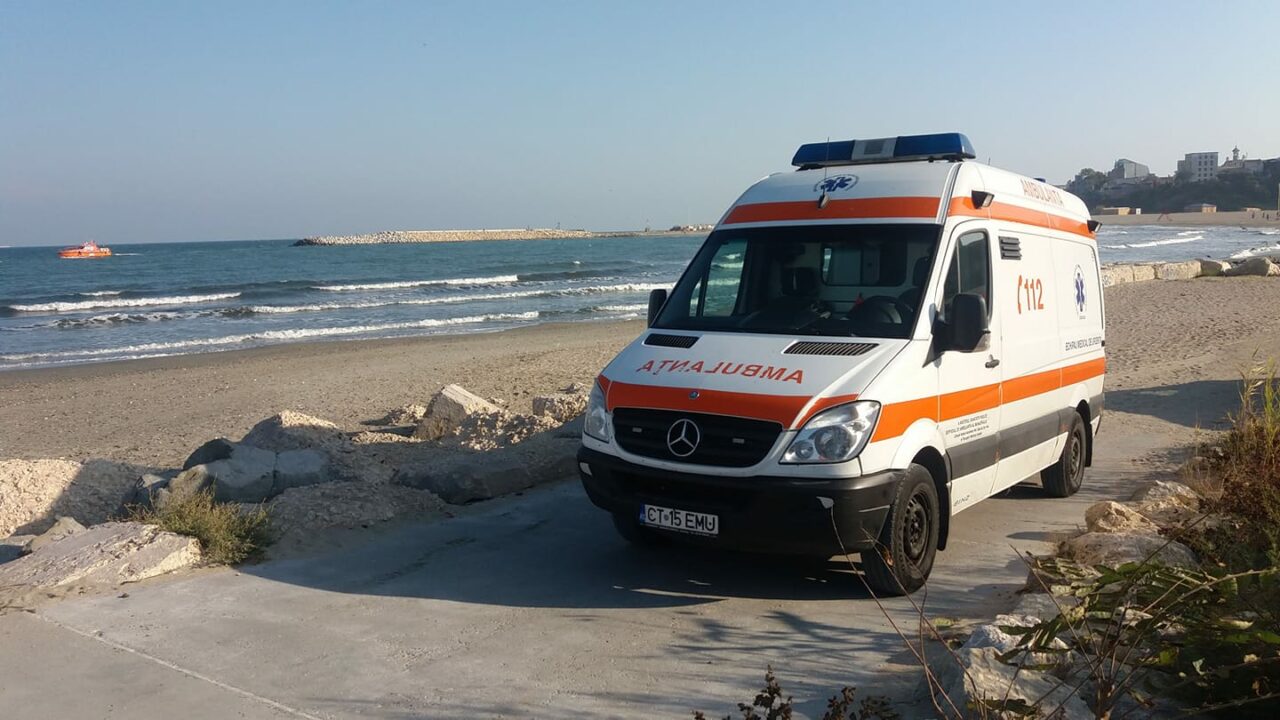 Un copil de 11 ani s-a înecat și a fost declarat mort, după ce trupul său a fost adus de valuri la mal, la Constanța