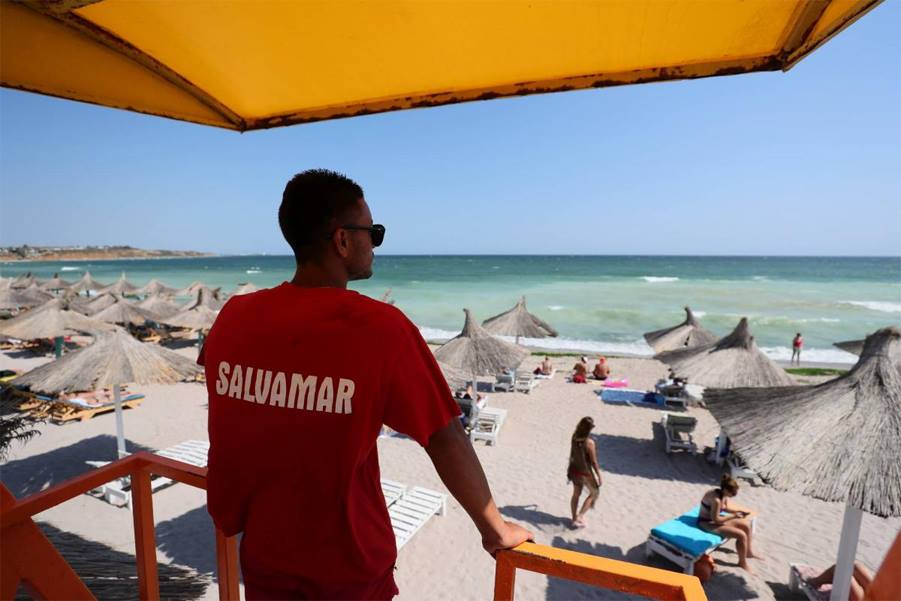 SALVAMARII „au întors foaia” cu cei care ignoră steagul roșu. Un turist ucrainean a simțit-o pe pielea lui