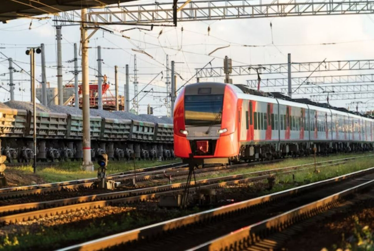 Călătoriile cu trenul, GRATUITE pentru elevi, pe orice distanță. Facilitățile se aplică din septembrie