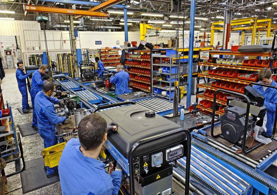 INS, avertisment: producţia industrială a scăzut cu 4,8% în primul semestru din 2023!