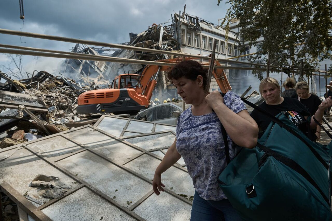 LIVE | Războiul din Ucraina, ziua 526: Moscova îi forțează pe ucrainenii din zonele anexate să accepte cetățenia rusă. Cine refuză „acceptă” teroarea
