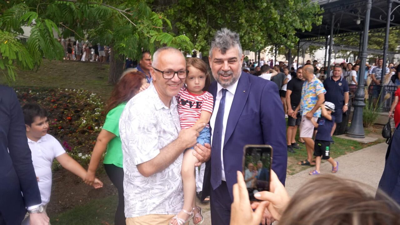 Marcel Ciolacu în mijlocul oamenilor de Ziua Marinei Române: Niciodată nu voi putea fi „un oficial”