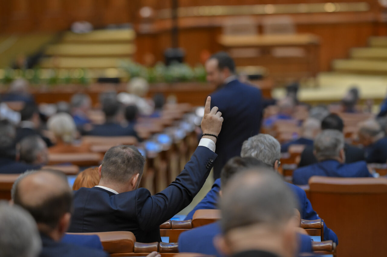 Parlamentarii se întorc la muncă. Pensiile speciale, legea pensiilor și măsurile anti-drog, printre PRIORITĂȚILE aleșilor, în această toamnă