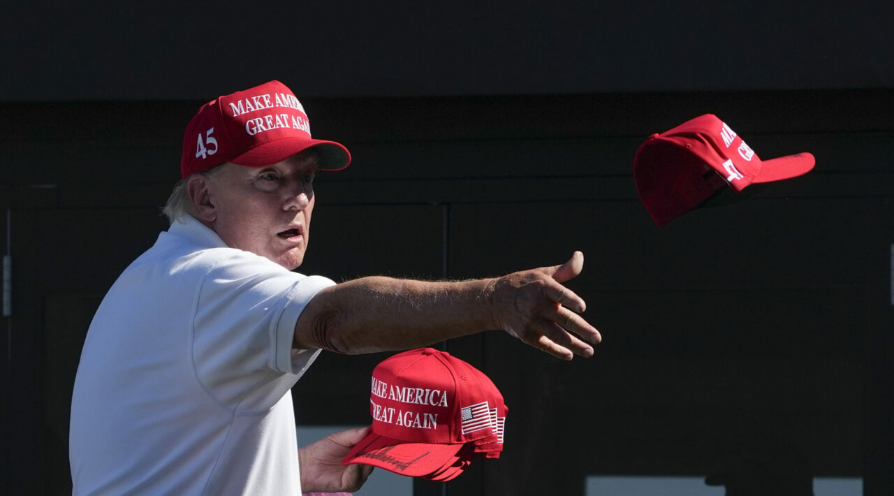 Donald Trump merge la judecată pe 4 martie, în dosarul de ingerință electorală. Apărarea ceruse termen pentru aprilie 2026