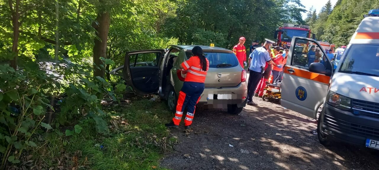 FOTO. Accident mortal pe DN1. Un șofer a intrat pe contrasens și s-a izbit de un alt autoturism. Șoferul din cealaltă mașină a murit nevinovat