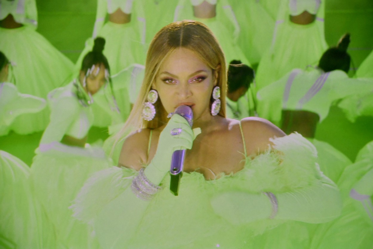 Beyoncé a plătit 100.000 de dolari pentru a extinde programul metroului din Washington după ce show-ul ei a început cu întârziere din cauza ploii