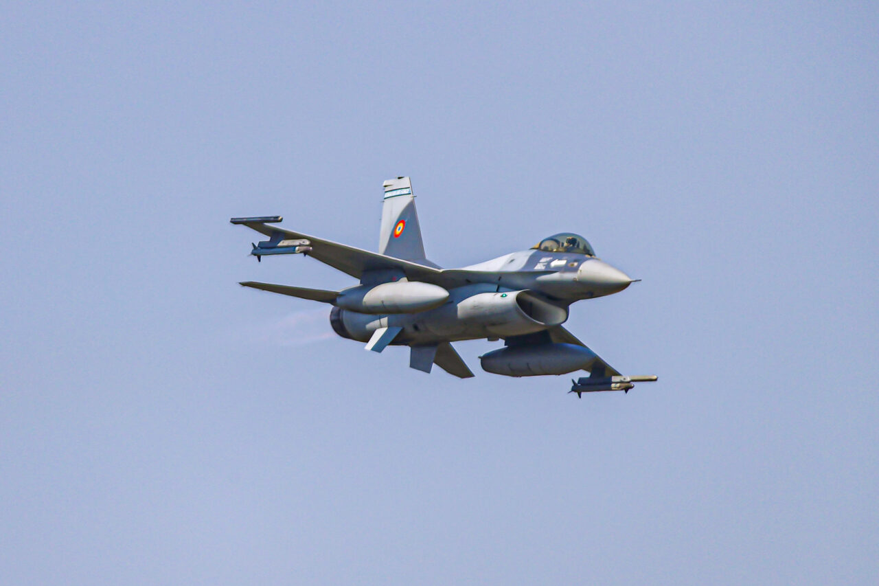 AUDIO | O femeie, speriată de show-ul aviatic BIAS 2023, a sunat la 112 întrebând dacă am intrat în război. Răspunsul operatoarei a făcut-o să plângă