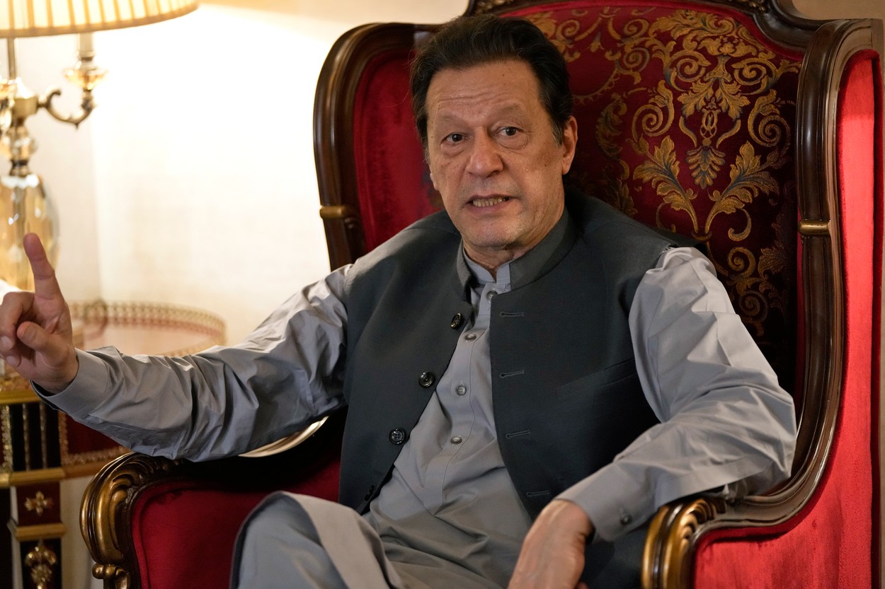 Fostul premier al Pakistanului, Imran Khan, a fost CONDAMNAT la trei ani de închisoare pentru corupție