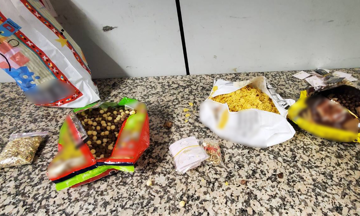 Aproximativ 4 kg de bijuterii, descoperite ascunse în pungi cu cereale, la Aeroportul Henri Coandă – FOTO