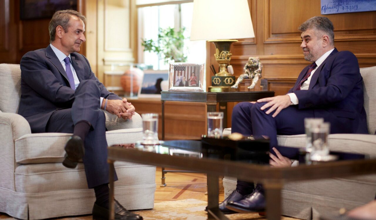Marcel Ciolacu a discutat cu premierul grec despre aderarea la Schengen. Premierul este la o reuniune în Atena, unde ar putea ajunge și Zelenski