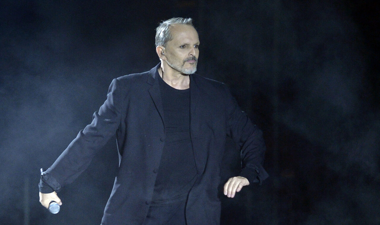 Cântărețul spaniol Miguel Bosé a fost jefuit, după ce hoții l-au legat împreună cu copiii săi în casa lor din Mexico City
