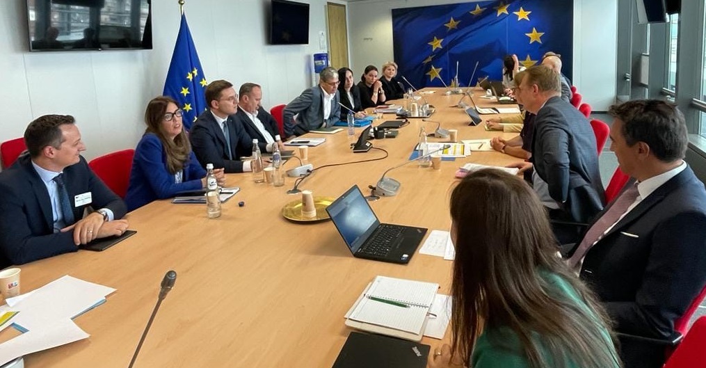 Miniștrii lui Marcel Ciolacu au negociat jaloanele din PNRR la Bruxelles. Comisia nu a dat niciun răspuns. Premierul ajunge joi la Comisia Europeană