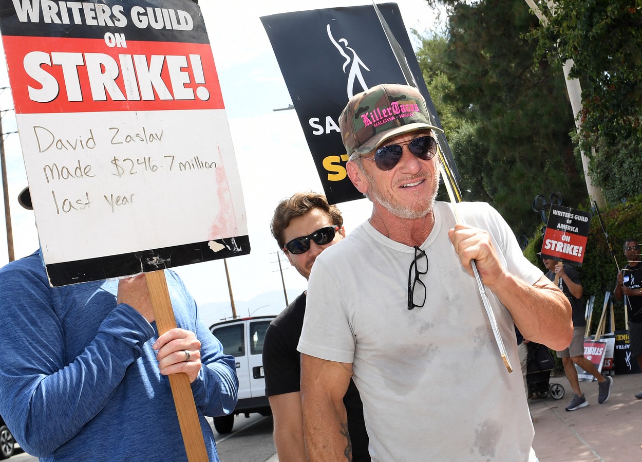 Sean Penn a protestat în faţa studiourilor Disney, alături de Emile Hirsch, Octavia Spencer, Melanie Lynskey, Damon Lindelof şi Jane Fonda