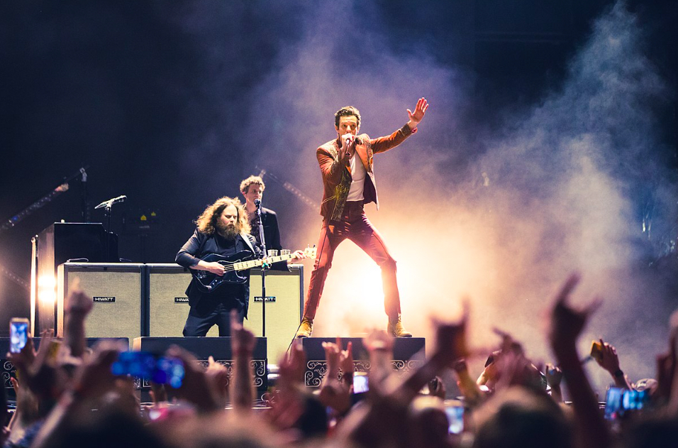 Trupa americană de rock alternativ The Killers a transmis scuze pentru invitarea pe scenă a unui fan rus în timpul unui concert susţinut în Georgia
