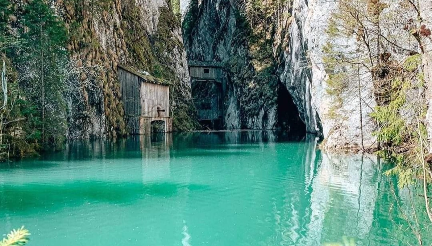 Locul de basm din România cunoscut de puțini turiști! E situat la doar 2 ore  de București