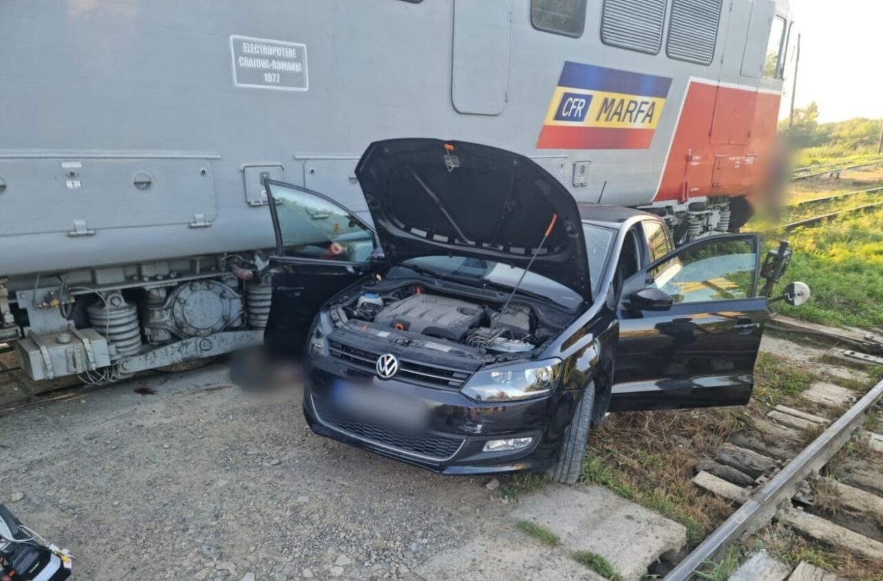 Soartă cruntă pentru o familie din Suceava. Ea a murit, strivită de locomotivă, iar el a fost preluat conștient