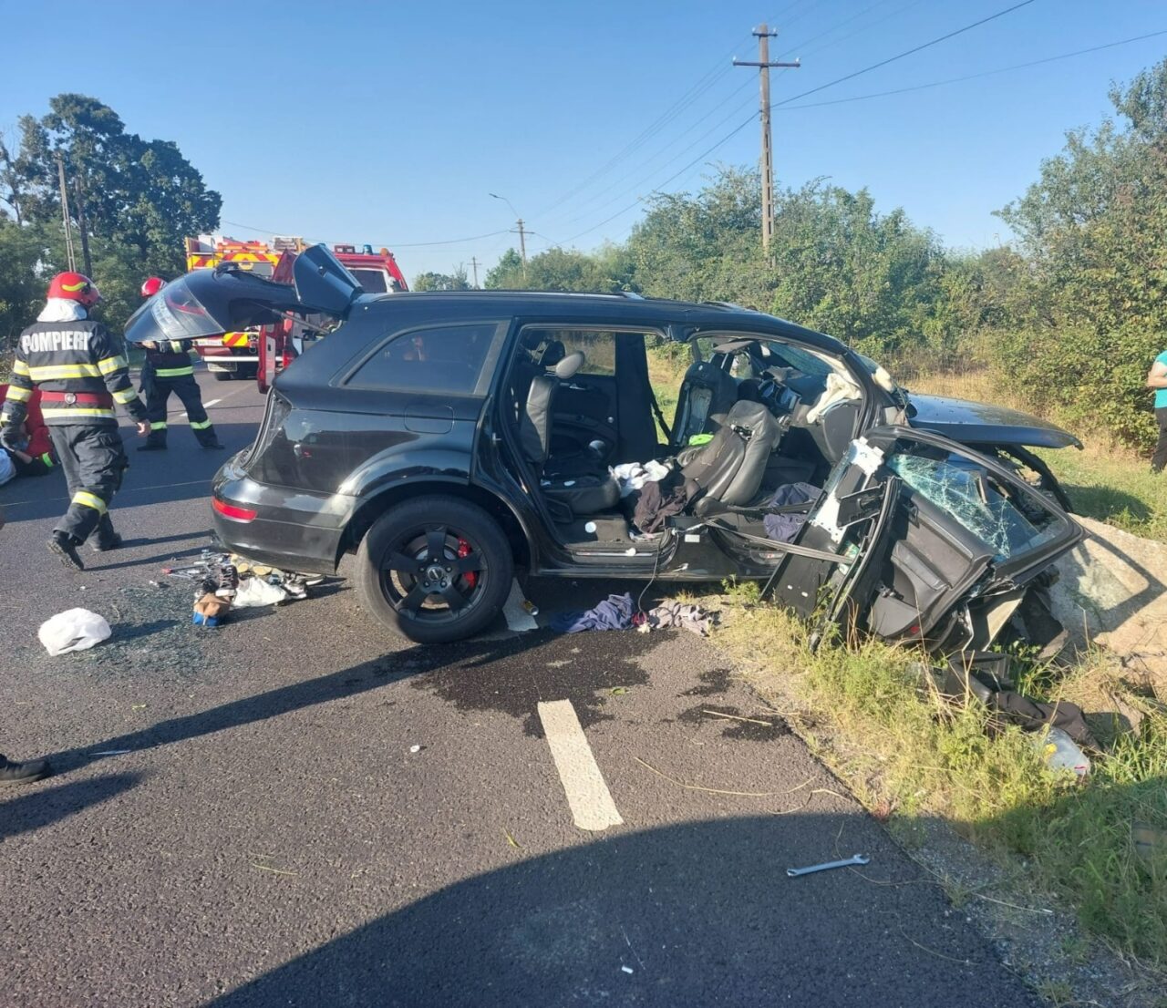 FOTO | Accident cu cinci victime în Argeș. Trei persoane au rămas încarcerate