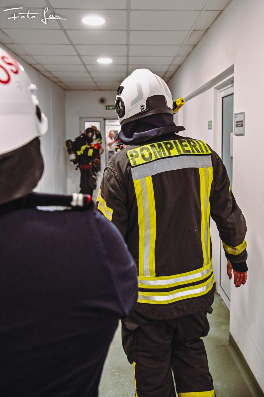 FOTO-VIDEO: Alertă în Drobeta Turnu Severin. Un incendiu a cuprins Spitalul de Urgenţă
