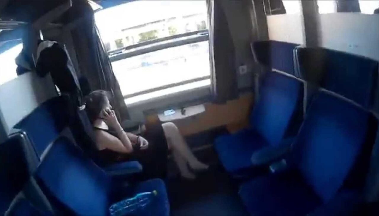 Ce a pățit o navetistă care a luat trenul din București la Ploiești: „Vis-a-vis de mine s-au așezat 2 cetățeni, de etnie”