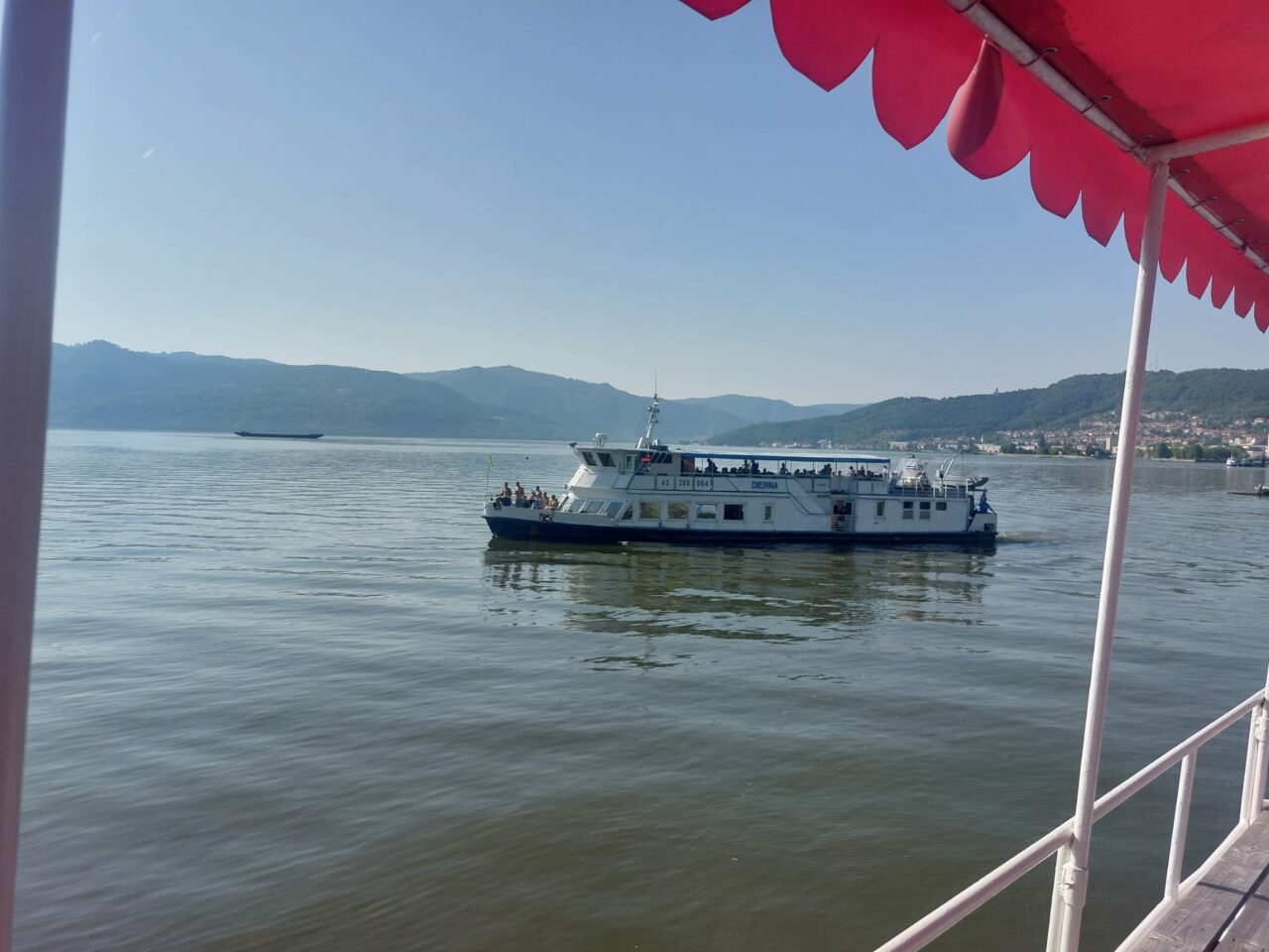 Week-end aglomerat pe Clisura Dunării. Plimbări cu vaporașul și șalupele pe Dunăre