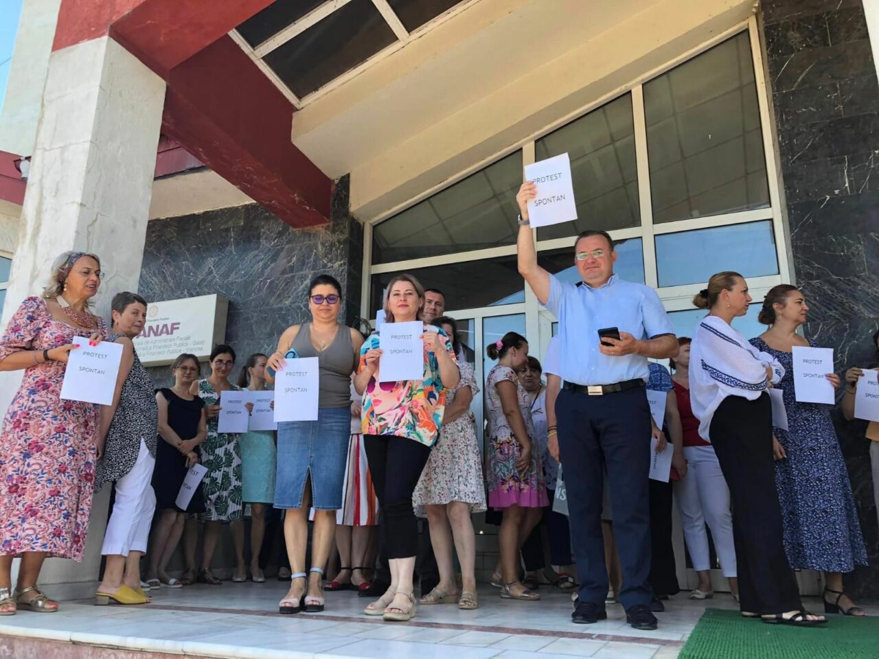 Sindicaliștii din administrațiile fiscale din țară continuă protestele spontane. Stadiul discuțiilor despre greva generală
