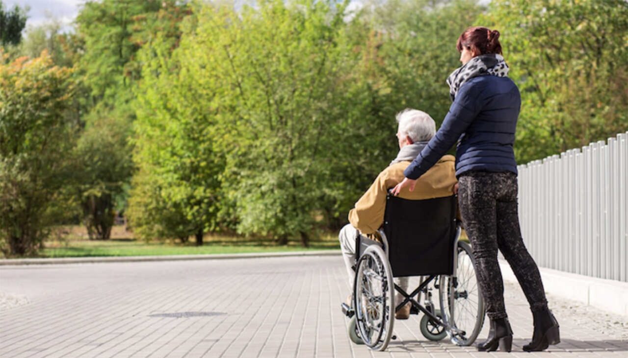 Viața bate filmul! Ce a pățit un PENSIONAR de 86 de ani din Italia, după ce a angajat o badantă mult mai tânără