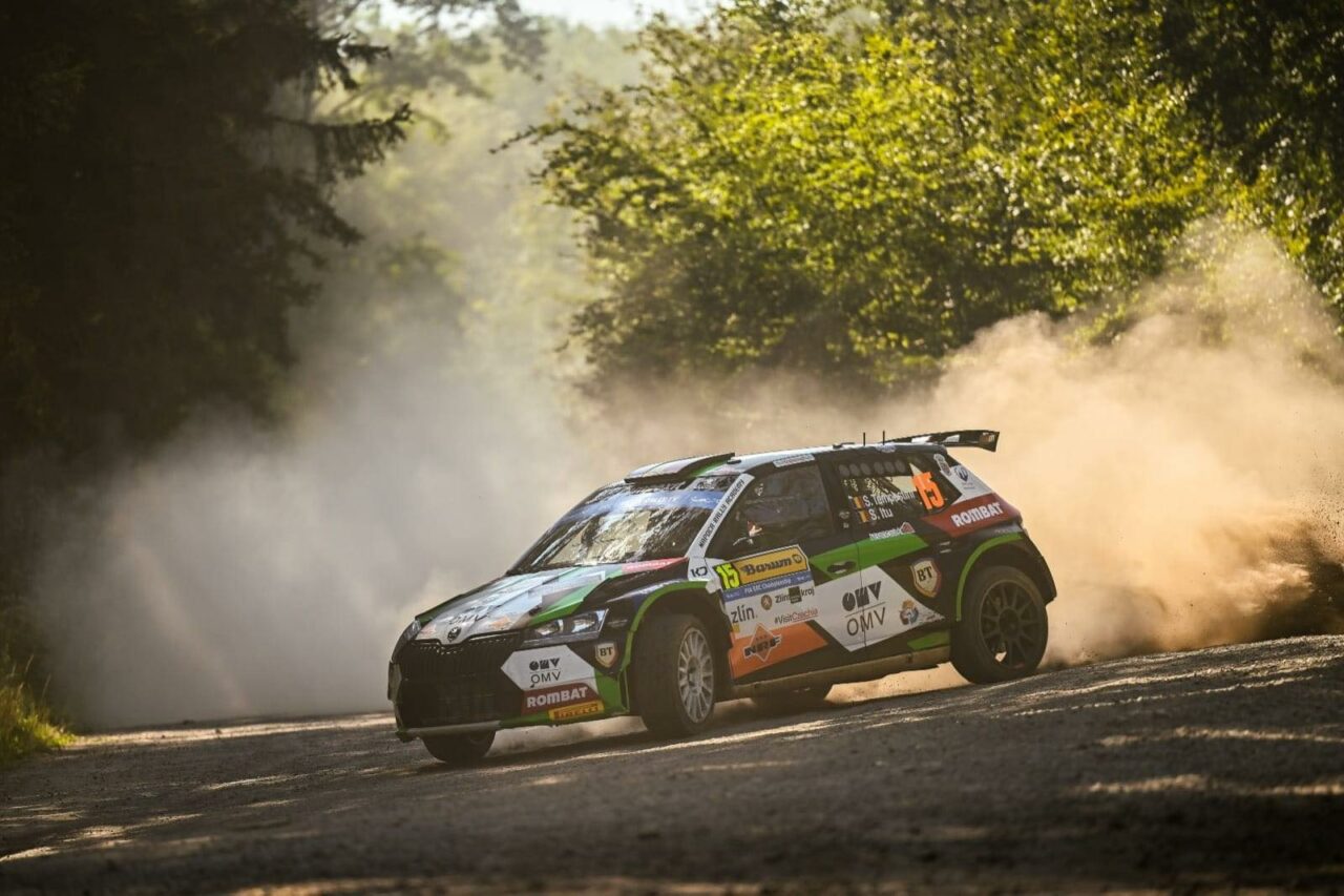 Performanță de SENZAȚIE! Avem un român lider la juniori în Campionatul European de Raliuri