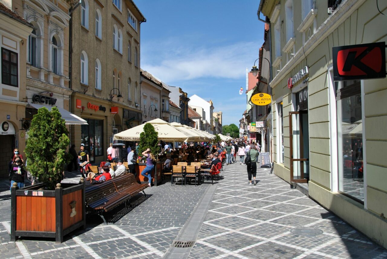 Centrul Istoric al Brașovului ar putea fi ÎNCHIS mașinilor, în weekend. Cel puțin, asta prevede un proiect pus în dezbatere publică