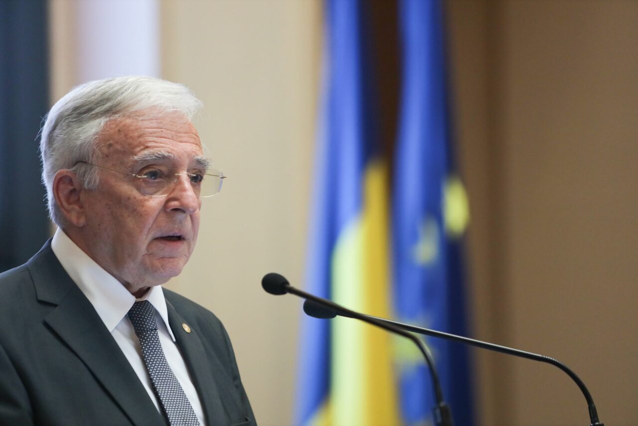 Mugur Isărescu, cea mai recentă personalitate folosită pentru tentative de fraudă financiară tip deepfake. Ghid de depistare a capcanelor
