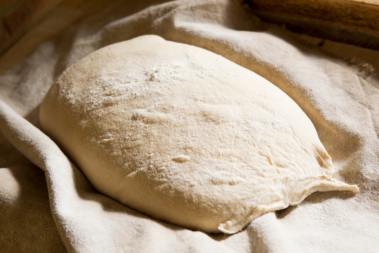 PÂINEA care nu îngrașă conține doar trei ingrediente. Care este rețeta light a acestui produs și cum se prepară