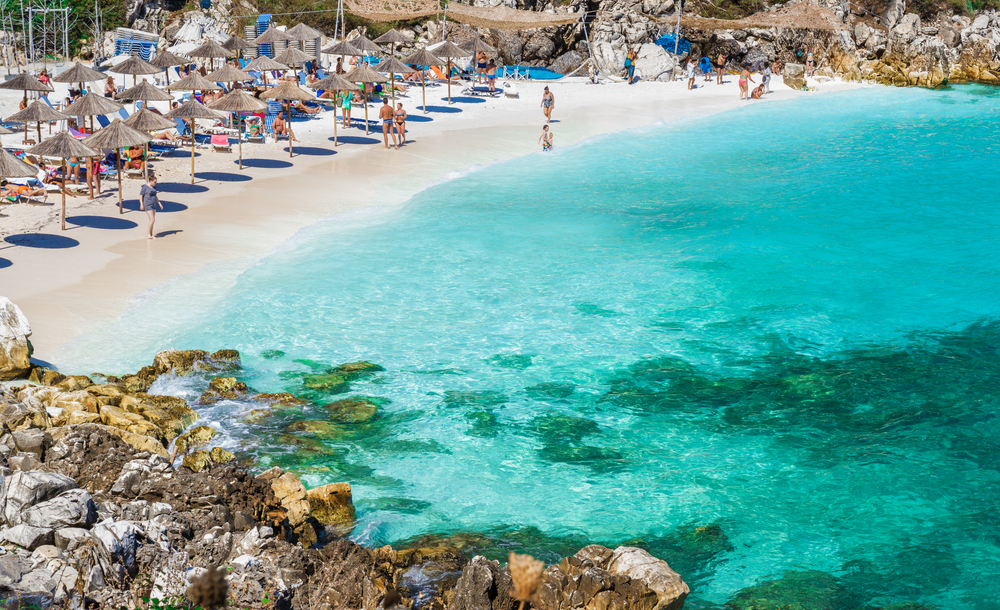 Din ce în ce mai mulți turiști NEMULȚUMIȚI de vacanțele în Grecia. Care sunt principalele plângeri ale românilor