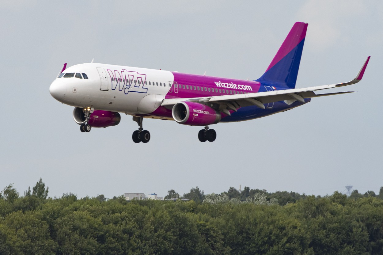 PROBLEME noi pentru Wizz Air. Motivul pentru care compania low-cost ar putea fi obligată să anuleze mii de zboruri