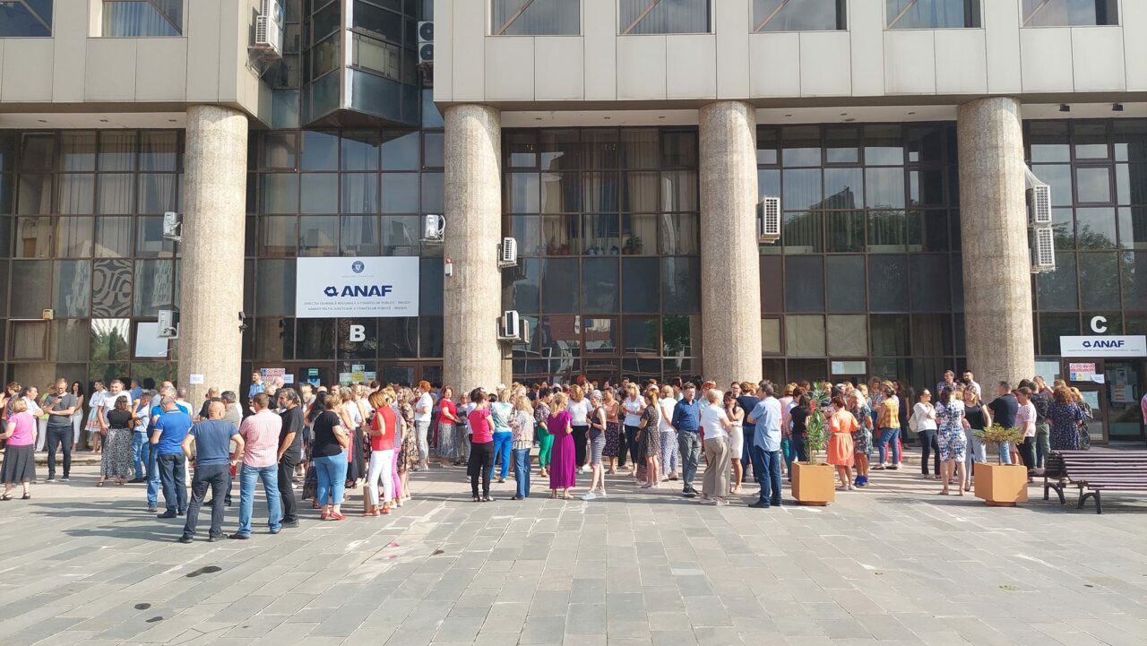 Mii de angajați de la Finanțe, proteste spontane la sediul mai multor administrațiile fiscale din țară. Urmează greva generală?