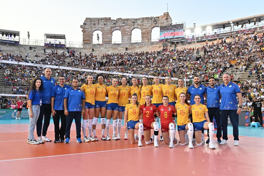 Meci istoric al României în Colloseumul din Verona! 9.000 de fani au asistat la prima partidă de Europeanul de volei feminin | GALERIE FOTO