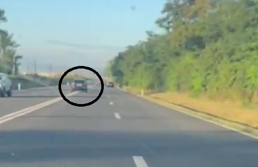 VIDEO | Șofer băut, care conducea haotic pe un drum din Cluj, filmat până în momentul în care lovește o altă mașină