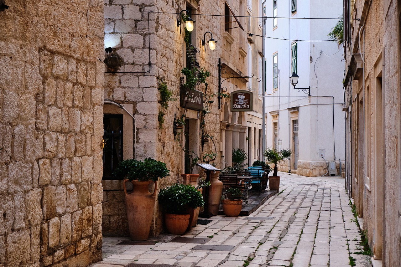 Cât te COSTĂ un burger sau o înghețată în Croația. Turiștii au rămas cu un gust amar