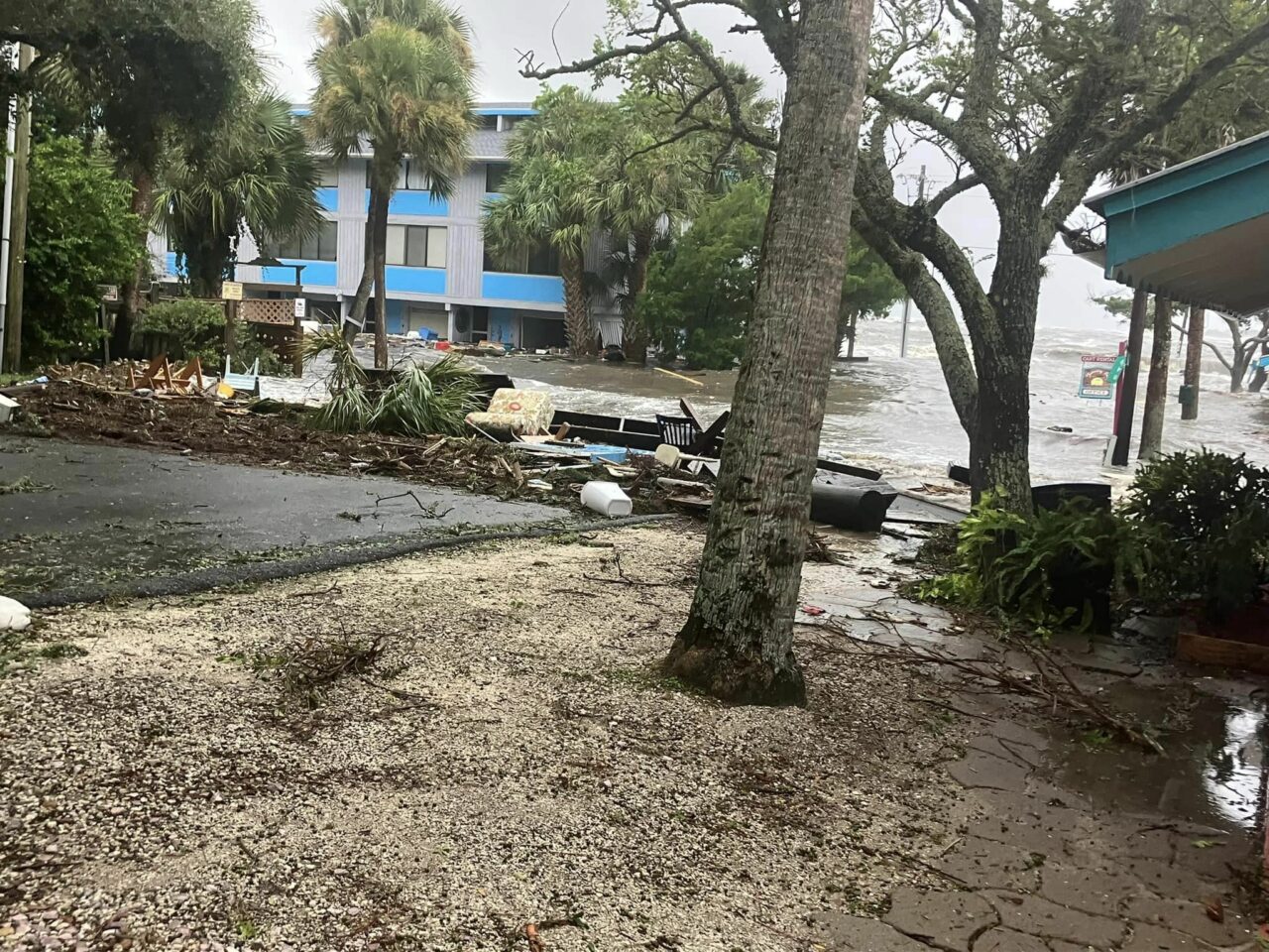VIDEO | Uraganul Idalia face ravagii în Florida. Joe Biden a discutat cu guvernatorul Ron DeSantis