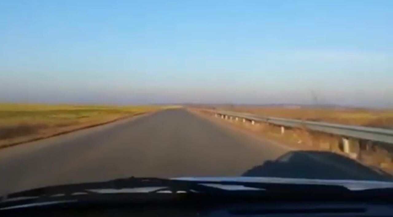 VIDEO | Mihai PASCU, tatăl șoferului drogat care a ucis doi tineri, împătimit al vitezei. Filmat în timp ce rupea șoseaua, în localitate