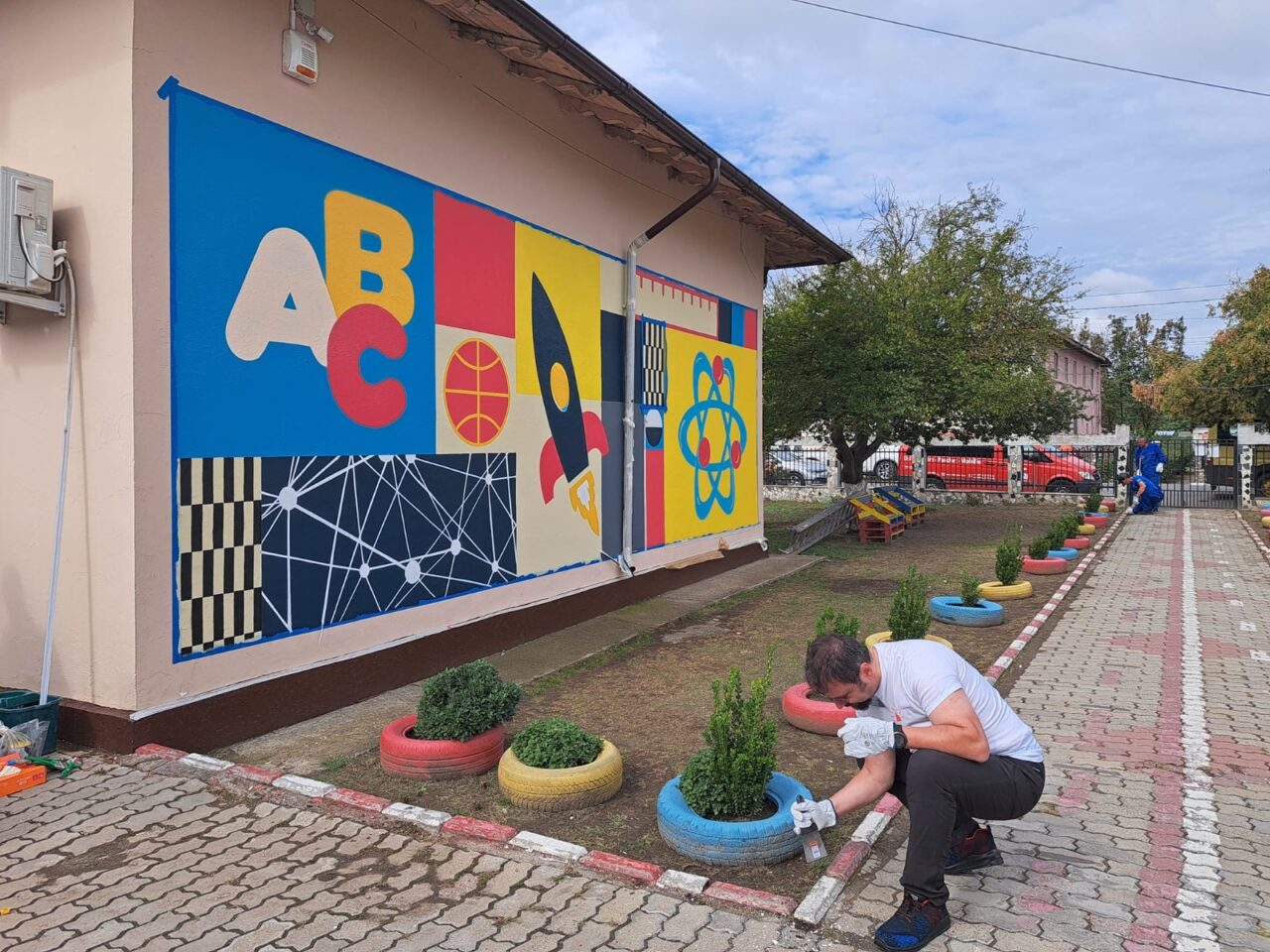 O școală dărăpănată din Sălcioara, județul Ialomița, transformată într-un spațiu educațional de excepție