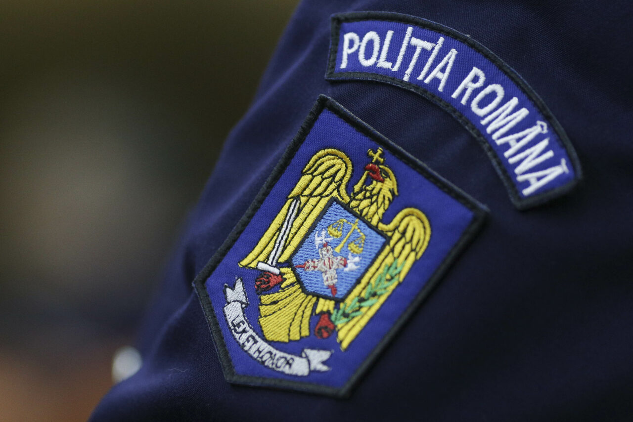 Accident în lanț pe DN 7C, în Argeș. Șoferii au coborât din mașini și s-au luat la bătaie, pe marginea drumului!