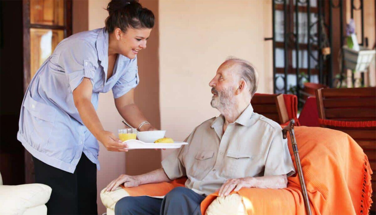 Ce a pățit un pensionar italian de 77 de ani, după ce a angajat o BADANTĂ româncă. Ce i-a făcut Maria bătrânului